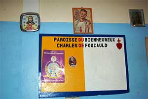 Tablón en la parroquia de Carlos de Foucauld